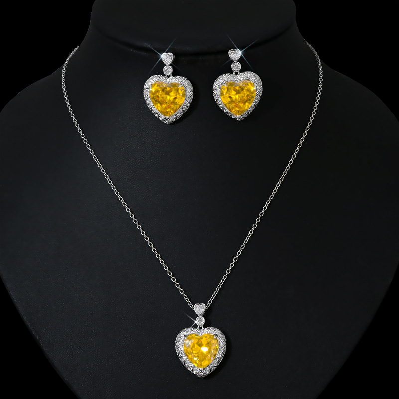 Korean-style simple zircon pendant set necklace, a unique design sense for women, versatile and high-end sweater chain detail image 3
