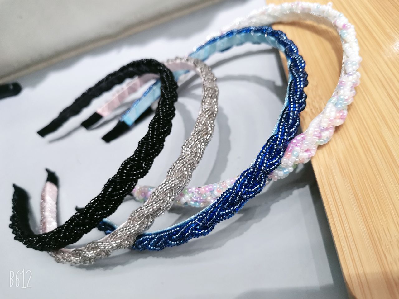 Korean beaded crystal twisted hair band, fine pearl headband, new Korean hair accessory, hair clip, compression hair accessory for women