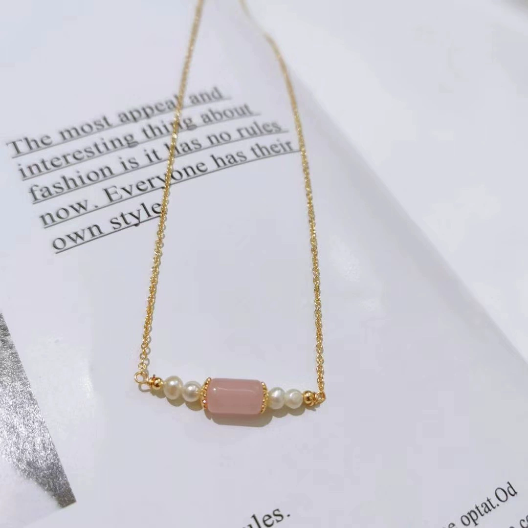 This is a versatile Korean-style natural freshwater pearl crystal chalcedony necklace. It is a handcrafted adjustable and extendable necklace for women Specification image