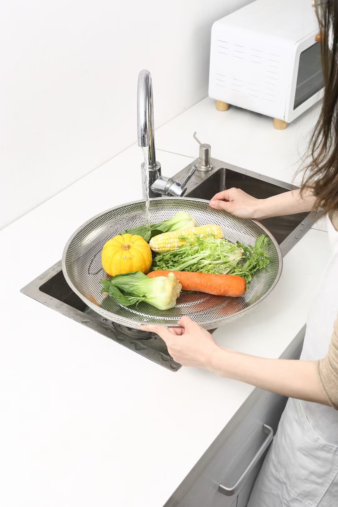 Stainless steel perforated filter plate, thickened food drying mesh screen plate, draining filter plate, dripping water washing vegetable plate, round steaming rice plate Specification image