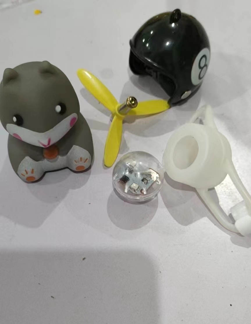 破风鸭/头盔竹蜻蜓/摩托车摆件细节图