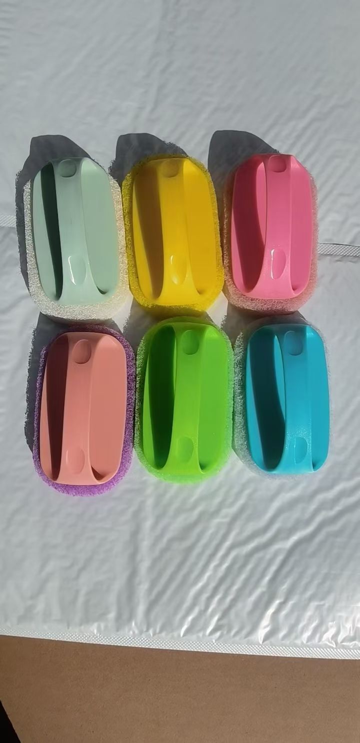 Item No. : 210 New Tile Brush, Cleaning Brush, one-card set, single handle, + replacement of 2 brushes, no glue, more environmentally friendly product. Available in 6 colors, and specific colors can also be specified details Picture