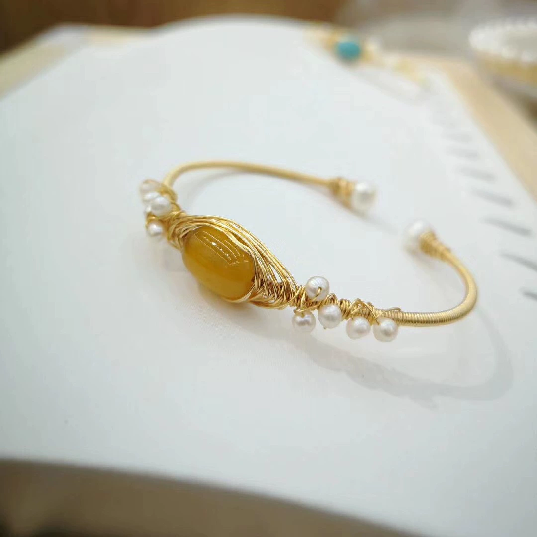 A new Korean version of freshwater pearl and yellow chalcedony bracelet, versatile for women, 14K hand-wound turquoise pearl bracelet Application Scenario
