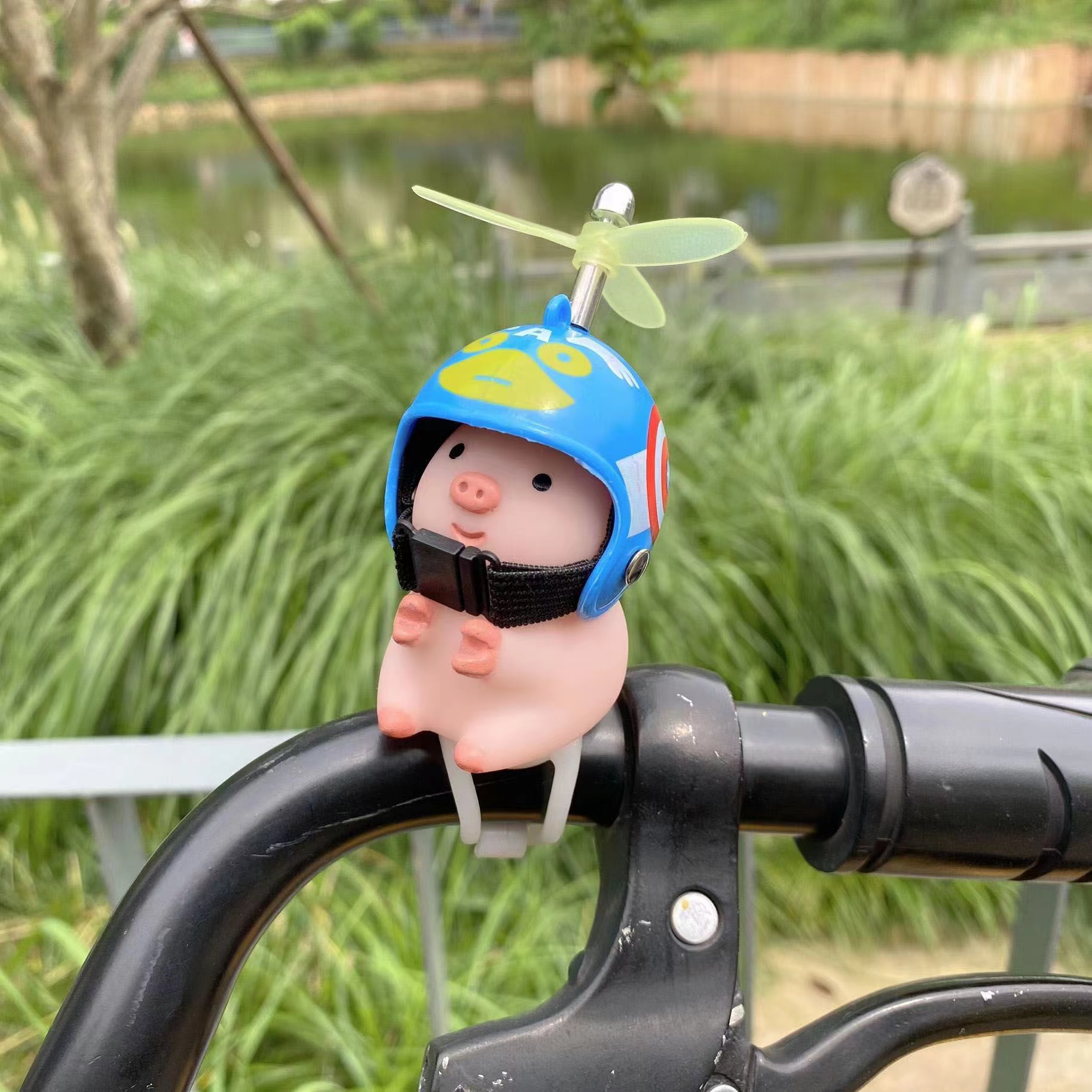 摩托车头盔配件实物图