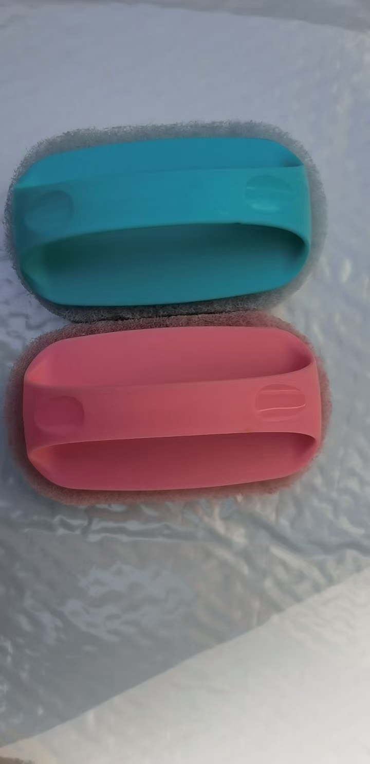 Item No. : 210 New Tile Brush, Cleaning Brush, one-card set, single handle, + replacement of 2 brushes, no glue, more environmentally friendly product. Available in 6 colors, and specific colors can also be specified Application Scenario
