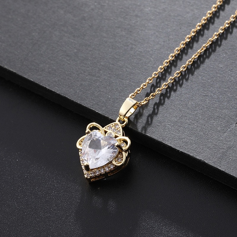 European and American fashion, innovative and personalized, colorful zircon cute heart-shaped pendant necklace, niche design, titanium steel collarbone chain for women Specification image