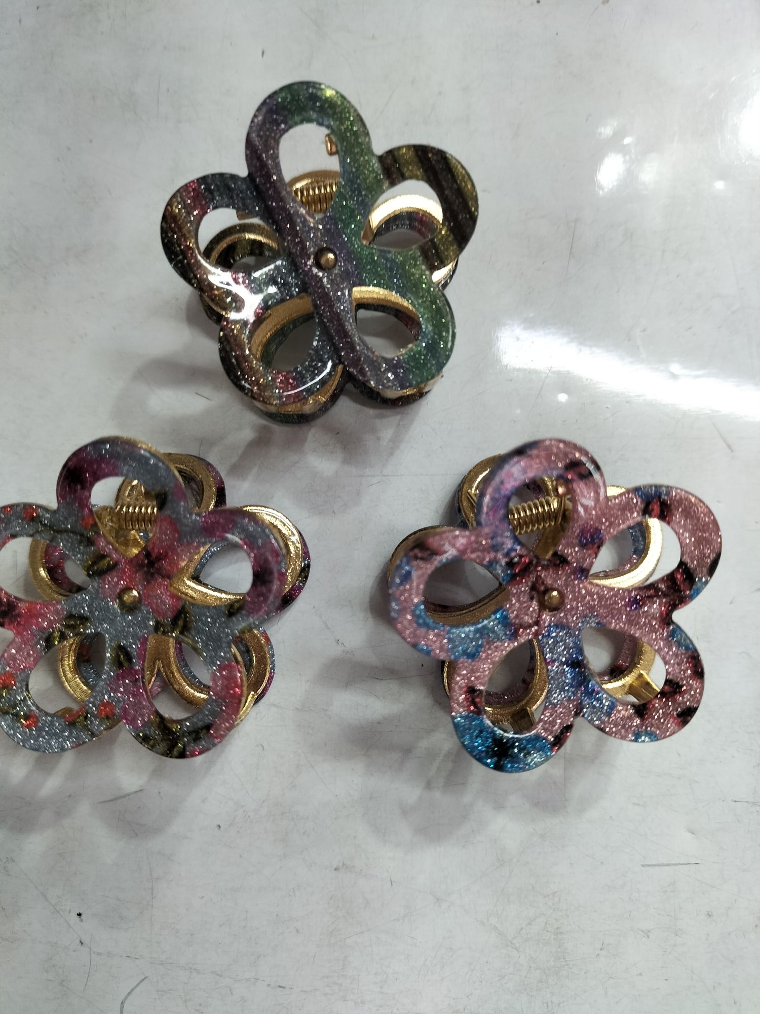 201五辩梅花细粉印花配合金夹小爪朙霞饰品
