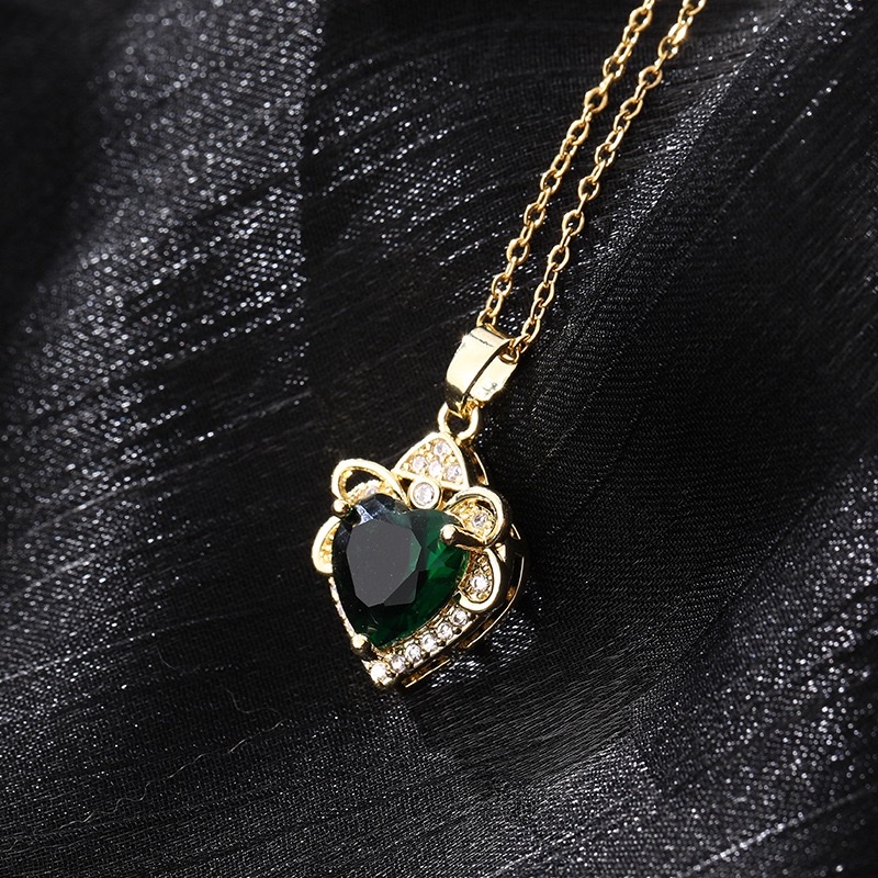 European and American fashion, innovative and personalized, colorful zircon cute heart-shaped pendant necklace, niche design, titanium steel collarbone chain for women Item Picture