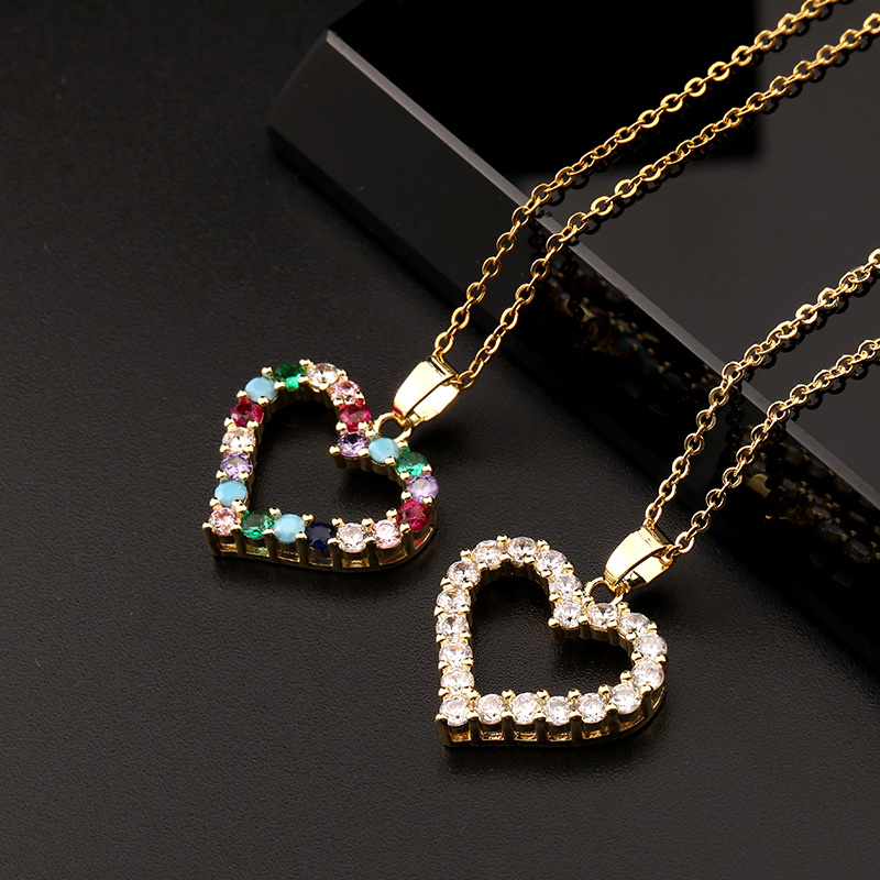Sweet heart-shaped necklace pendant for women, light luxury, retro, niche, hollowed-out colored zircon gold-plated, trendy collarbone chain for women