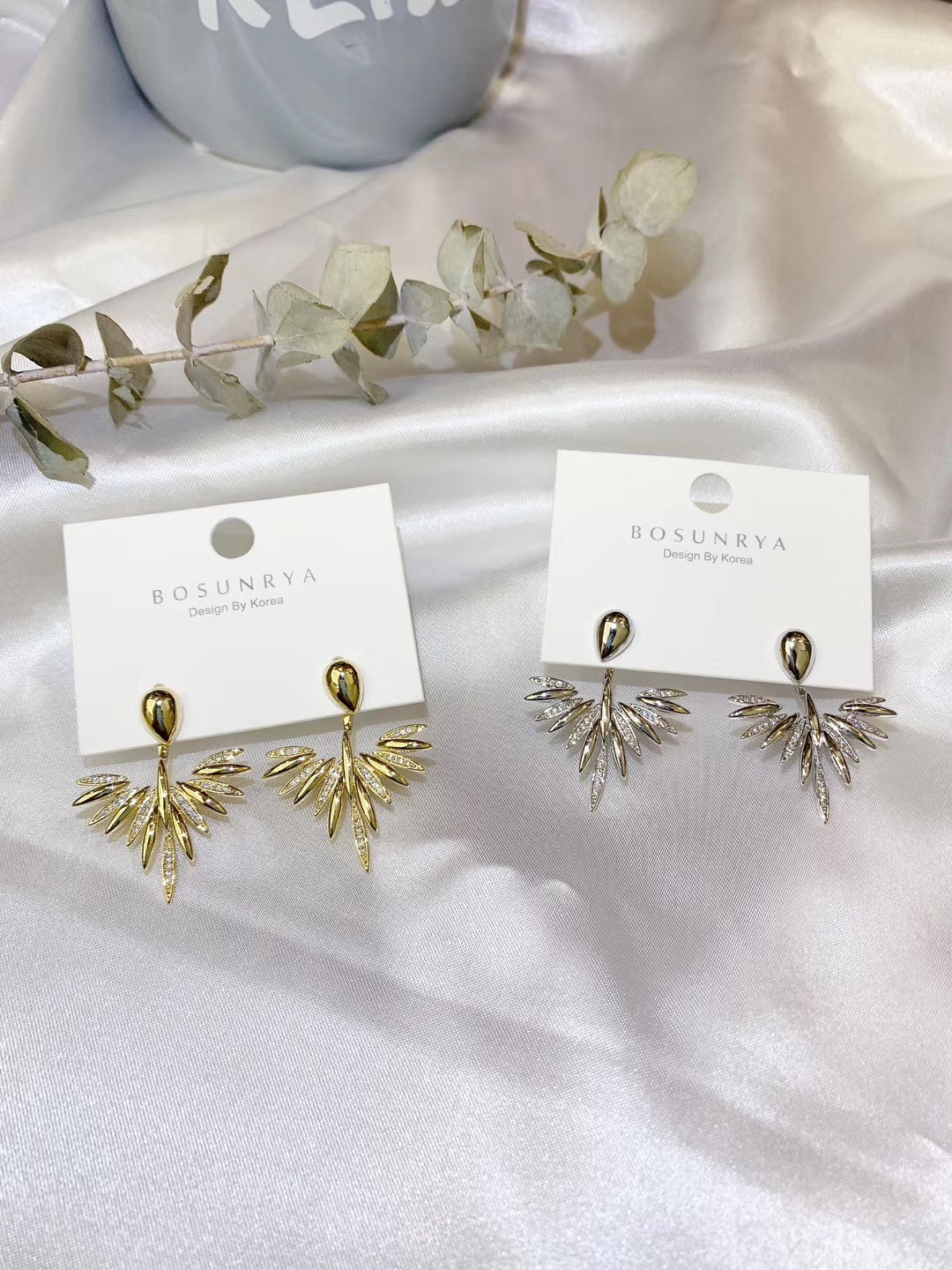 One pair of cold style stud earrings for two wears