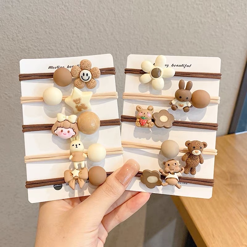 Emilia Sunflower Smiling Hair Tie Girl, cute girl, simple hair accessory, Internet celebrity, Instagram, bun hairstyle, ponytail, hair tie, hair band 023 Application Scenario