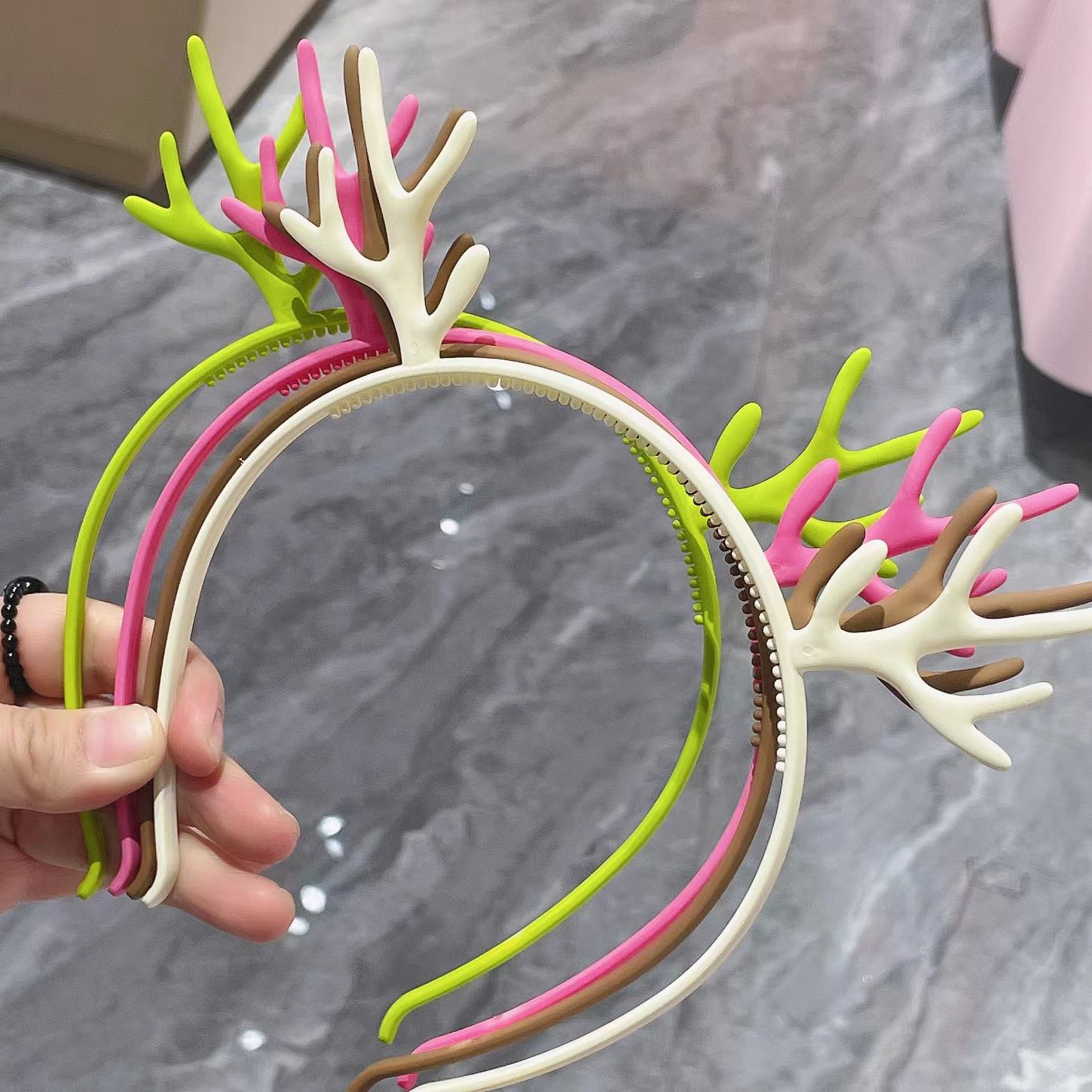 2022 Winter new children's three-dimensional headband, matte color fine hair band, candy color simple and versatile headband, women's hair band Application Scenario