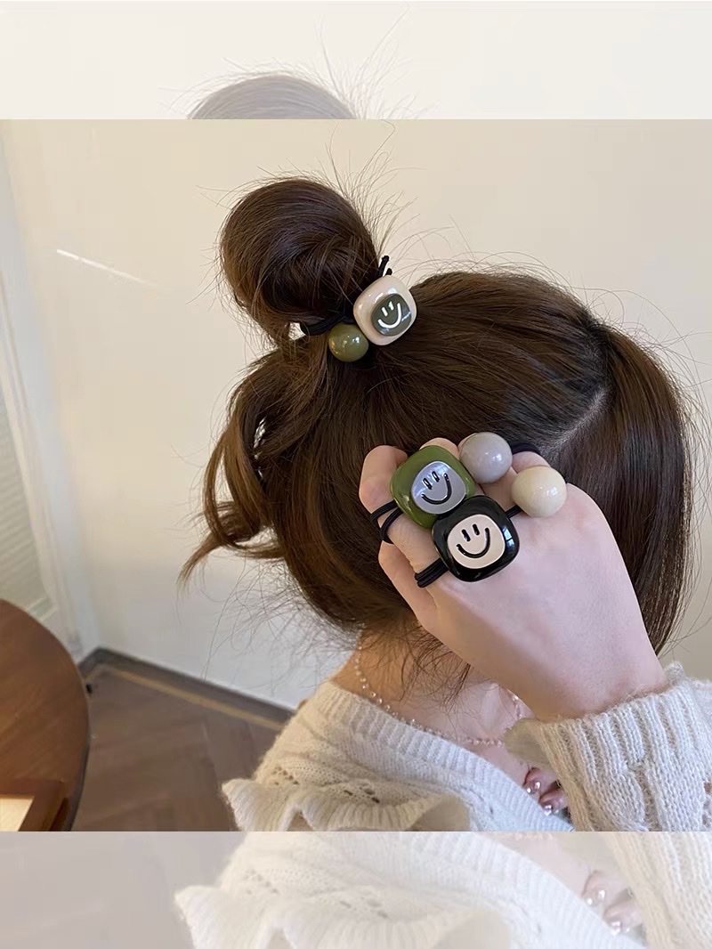 Emilia's Korean Instagram bear smiley face hair band, popular bun headband for women, simple and elegant, high elasticity hair tie accessory 036 details Picture