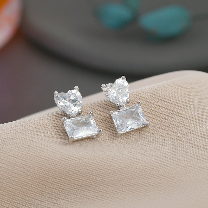2022 New trendy and stylish stud earrings for women, S925 silver needle, high-end square earrings, personalized and popular heart-shaped earrings Item Picture