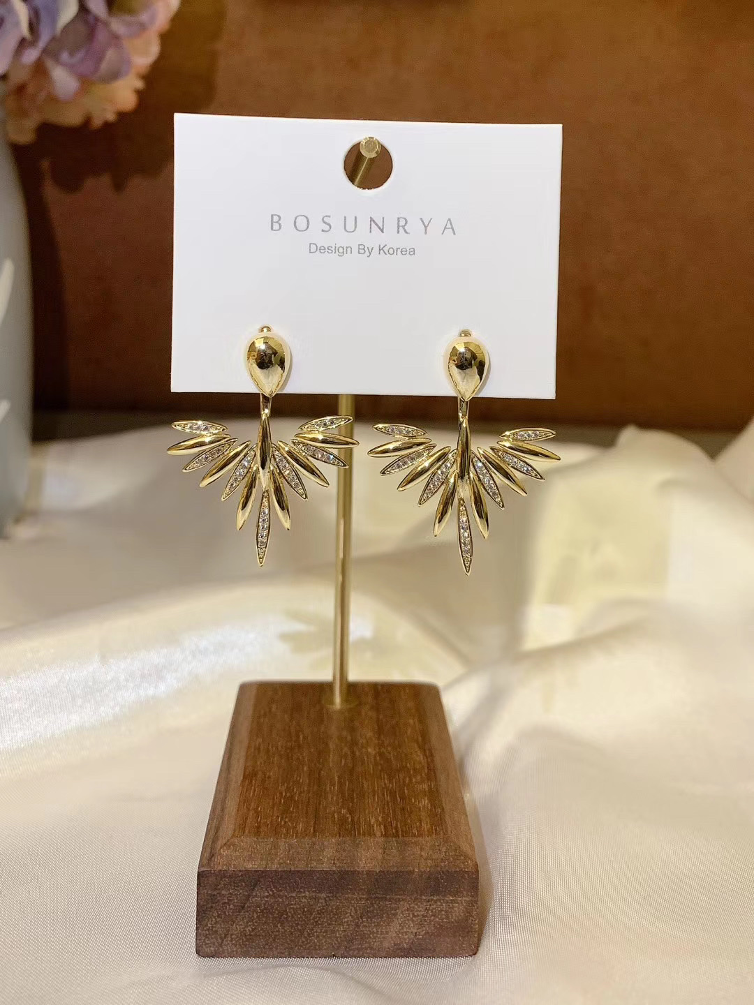 One pair of cold style stud earrings for two wears details Picture