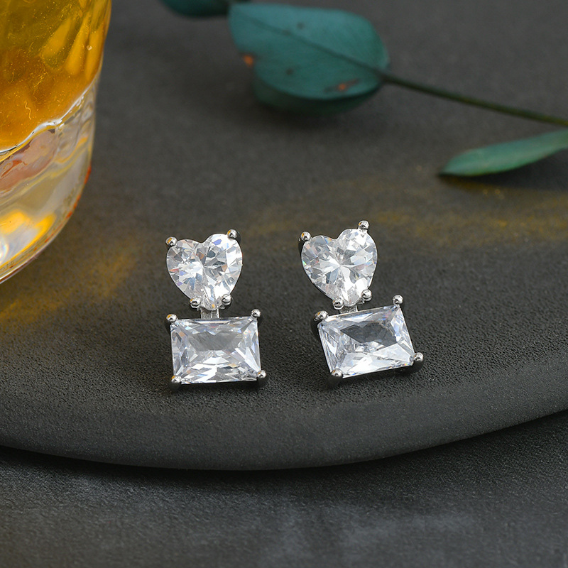 2022 New trendy and stylish stud earrings for women, S925 silver needle, high-end square earrings, personalized and popular heart-shaped earrings