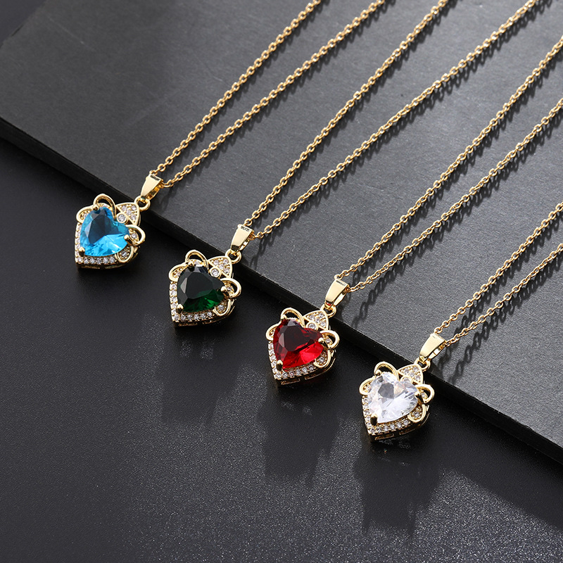 European and American fashion, innovative and personalized, colorful zircon cute heart-shaped pendant necklace, niche design, titanium steel collarbone chain for women