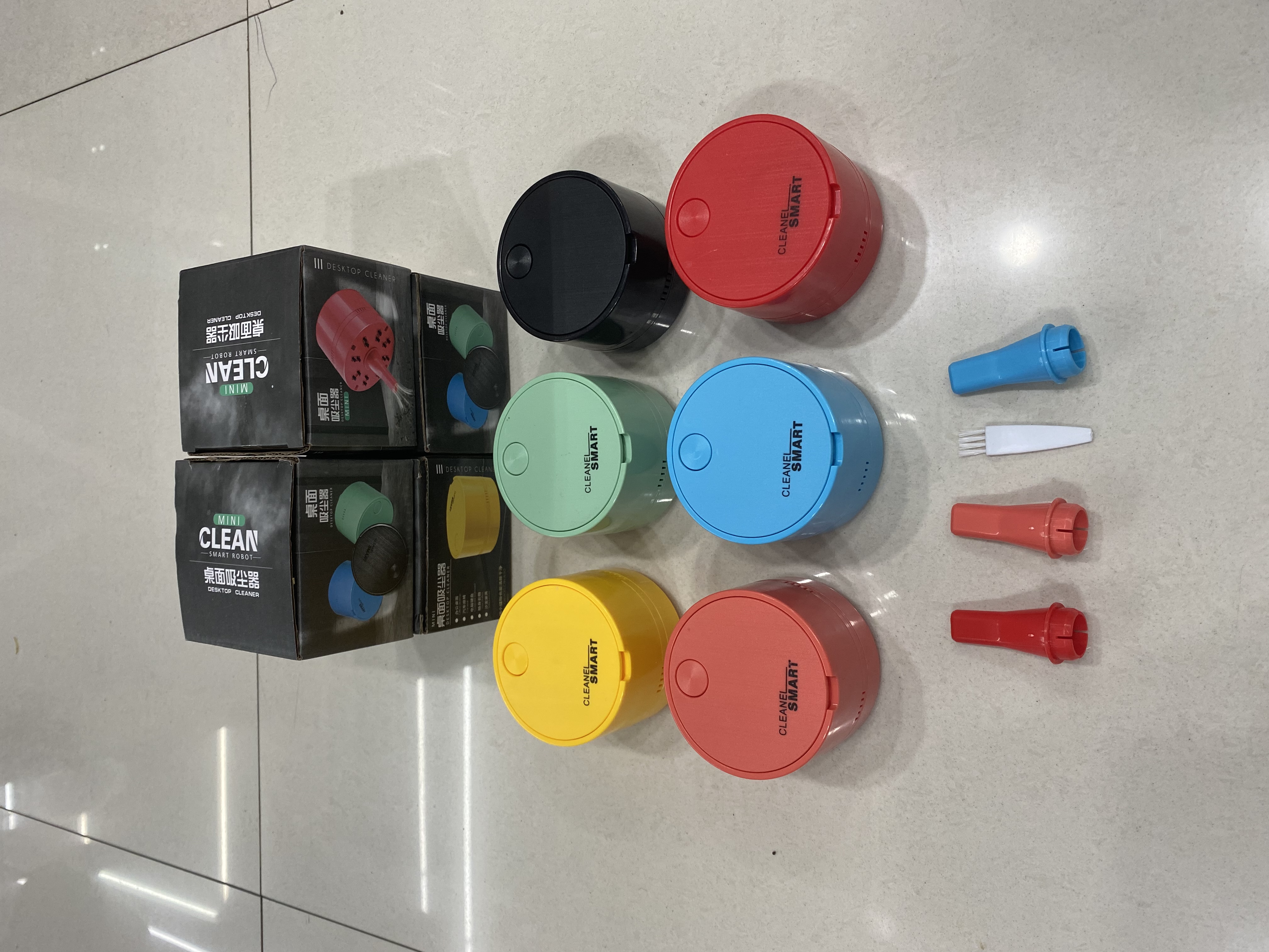 Desktop vacuum cleaner