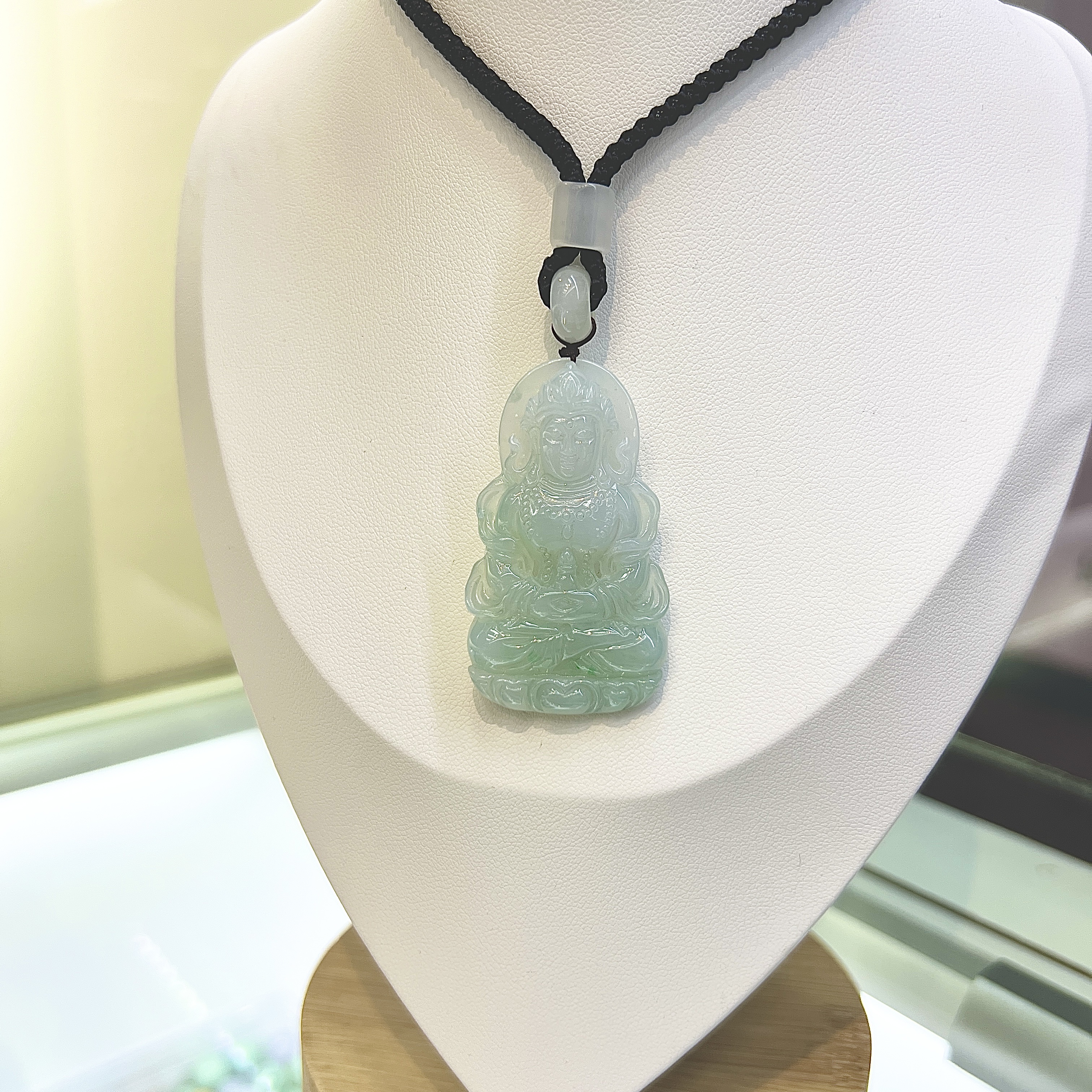 【 Oriental Jade 】 Natural Burmese jadeite, Grade A, Green Degree Mother Guanyin jadeite necklace jewelry details Picture