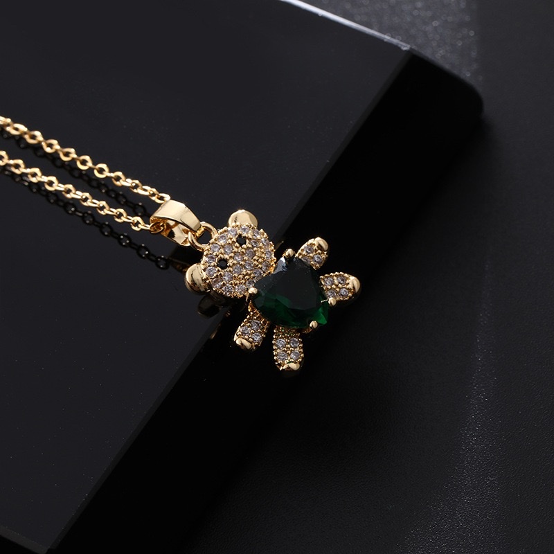 Cross-border supply: Hot-selling copper micro-inlaid zircon jewelry from Europe and America, cute heart-shaped bear pendant necklace, versatile collarbone chain Application Scenario