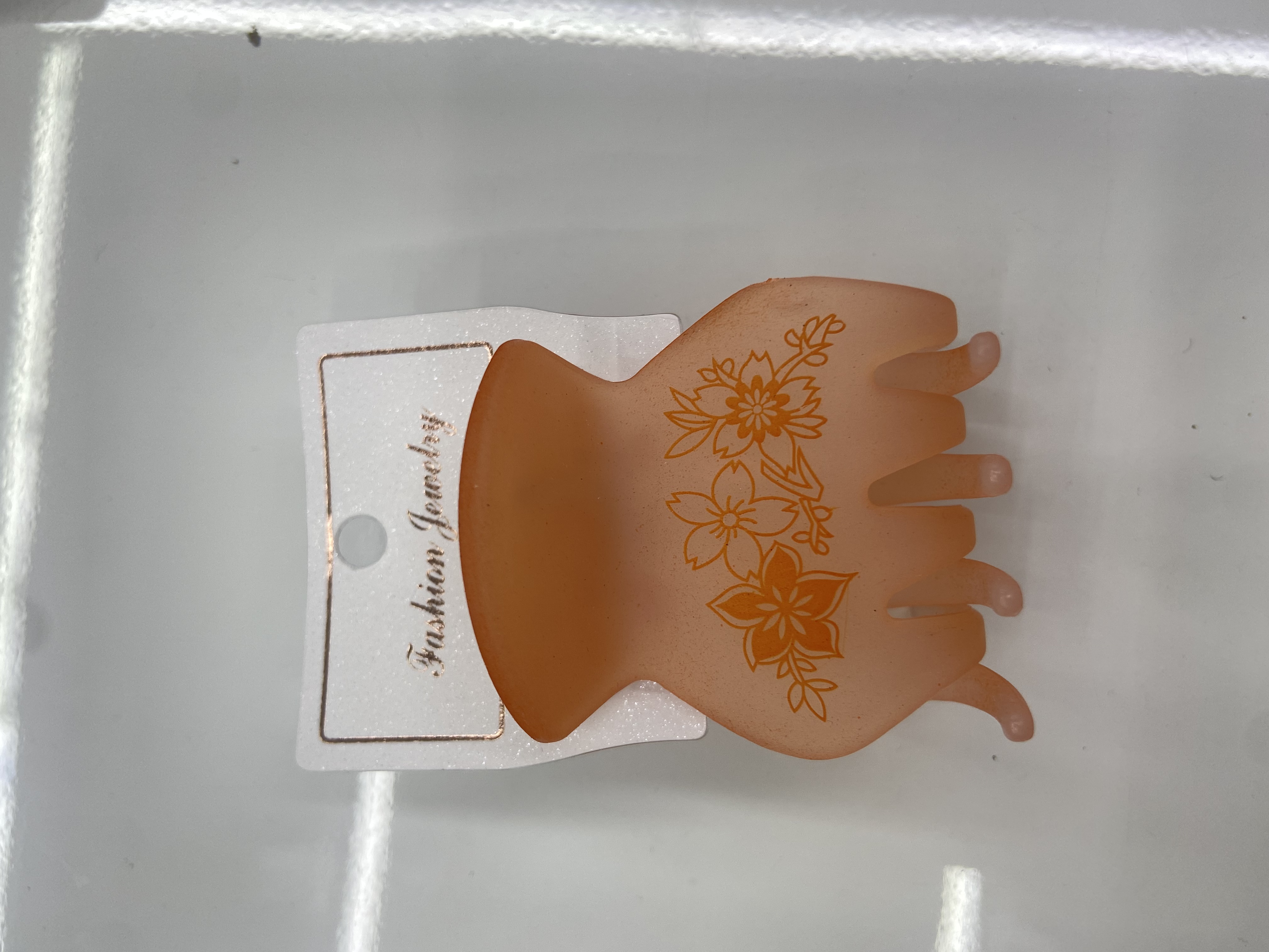 The latest Pc plastic ring-shaped plastic clip, ponytail clip, leather lacquer hair clip, Hua Hin accessories 125 Application Scenario
