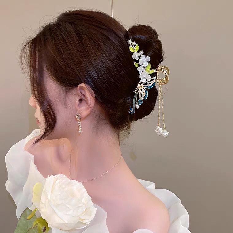 Super fairy lily of the valley, ice blue butterfly tassel, women's summer hairpin, shark clip, elegant hairpin headwear details Picture