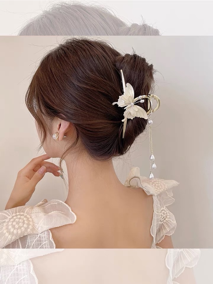 The "National Trend" series is vividly lifelike ~ Super ethereal butterfly tassel gripper, high-end autumn and winter hair clip, shark clip headwear at the back of women's heads