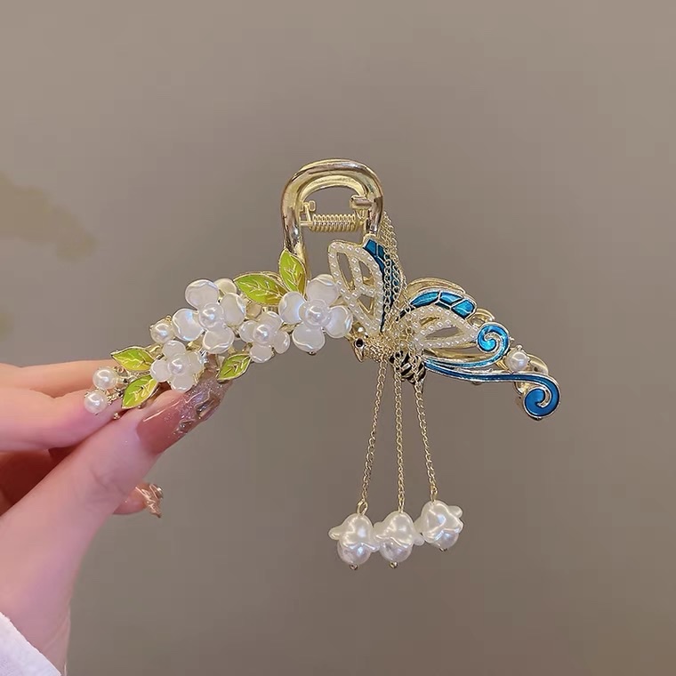 Super fairy lily of the valley, ice blue butterfly tassel, women's summer hairpin, shark clip, elegant hairpin headwear Application Scenario