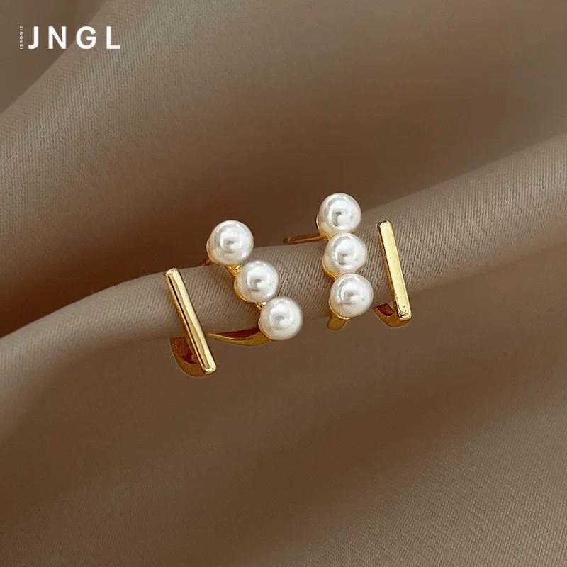 French geometric pearl earrings for women, 2022 new trendy, light luxury style, high-end stud earrings, niche design sense earrings