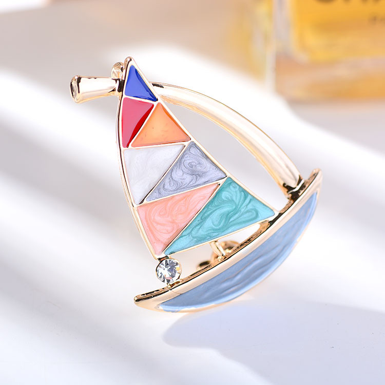 Elegant, cute and fashionable small sailboat brooch, enamel color accessories, clothing pins, clothing accessories details Picture