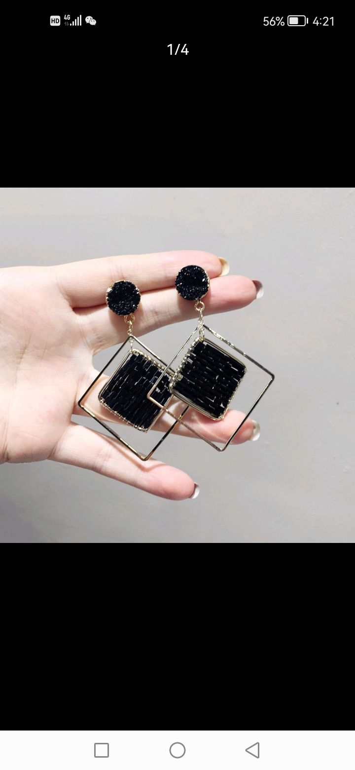 耳钉白底实物图