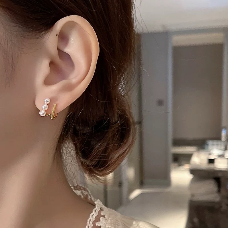 French geometric pearl earrings for women, 2022 new trendy, light luxury style, high-end stud earrings, niche design sense earrings details Picture