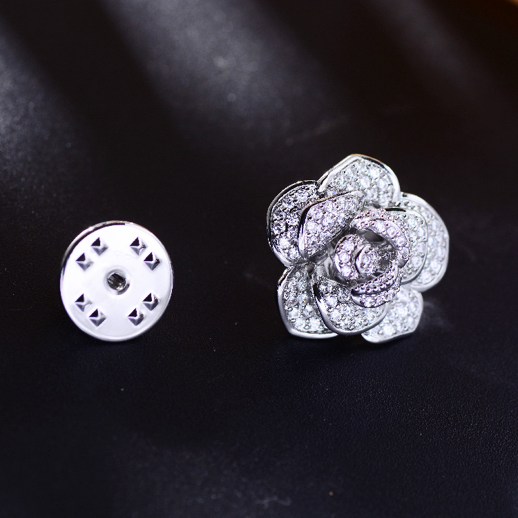 Korean style fashionable and elegant zircon flower small brooch, unique and creative, fashionable and versatile bestseller, simple and fashionable Specification image