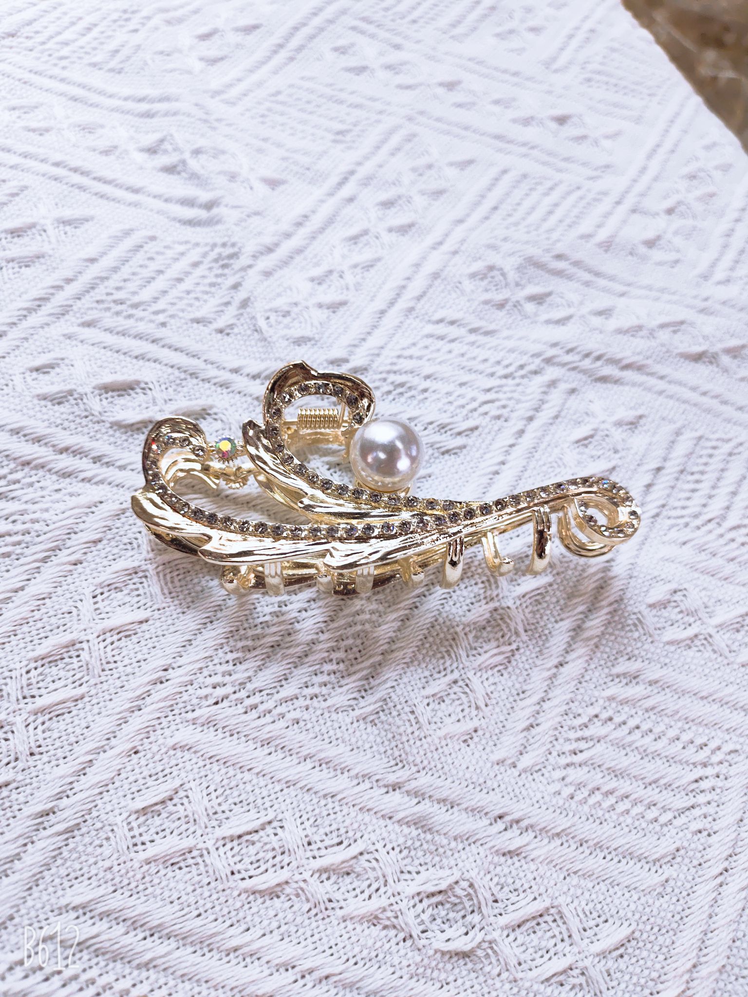 The new Korean wave cute children's rose gold small hair claws double leaves mysterious purple details Picture