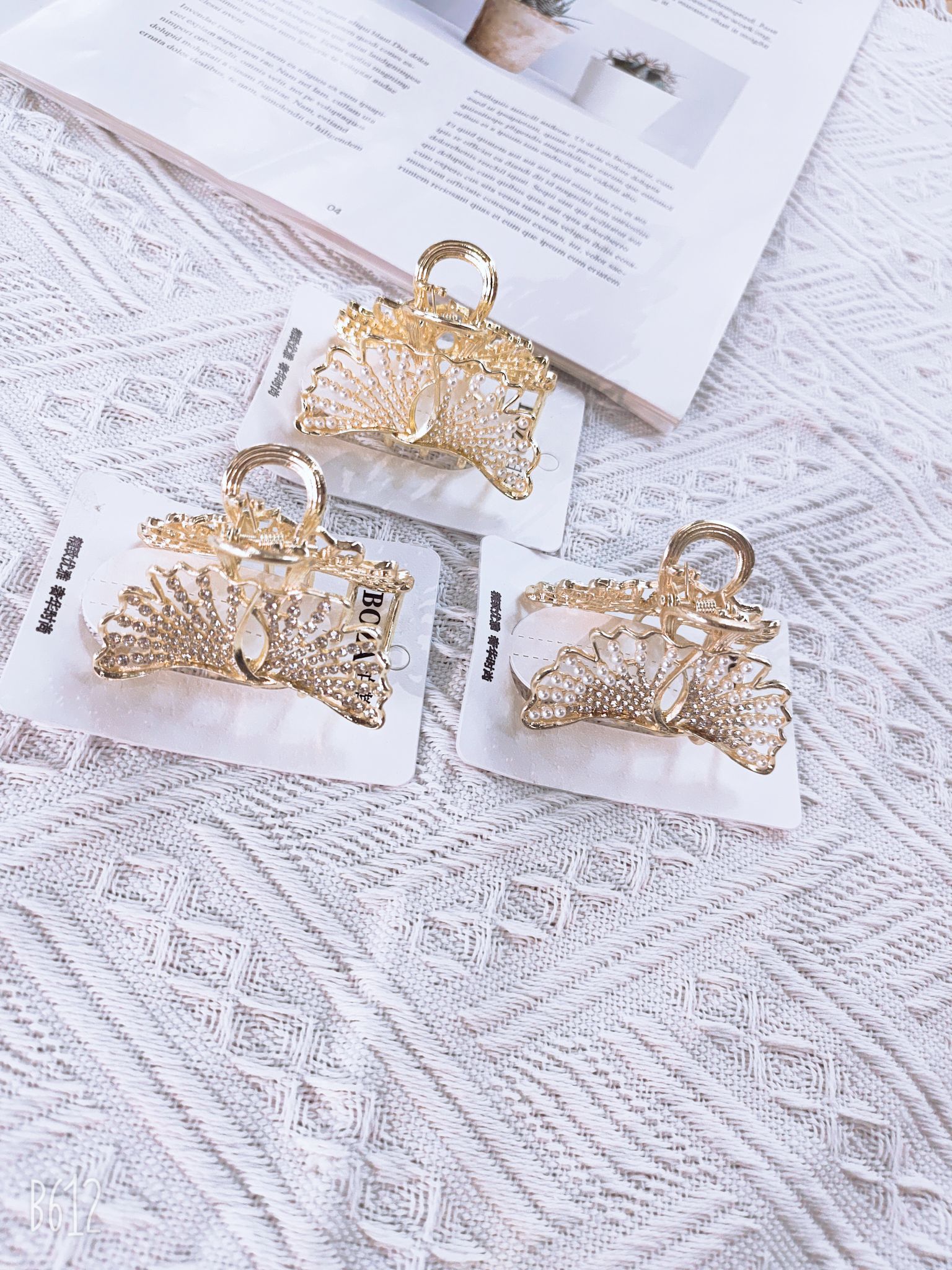 The new Korean wave cute children's rose gold small hair claws double leaves mysterious purple Application Scenario