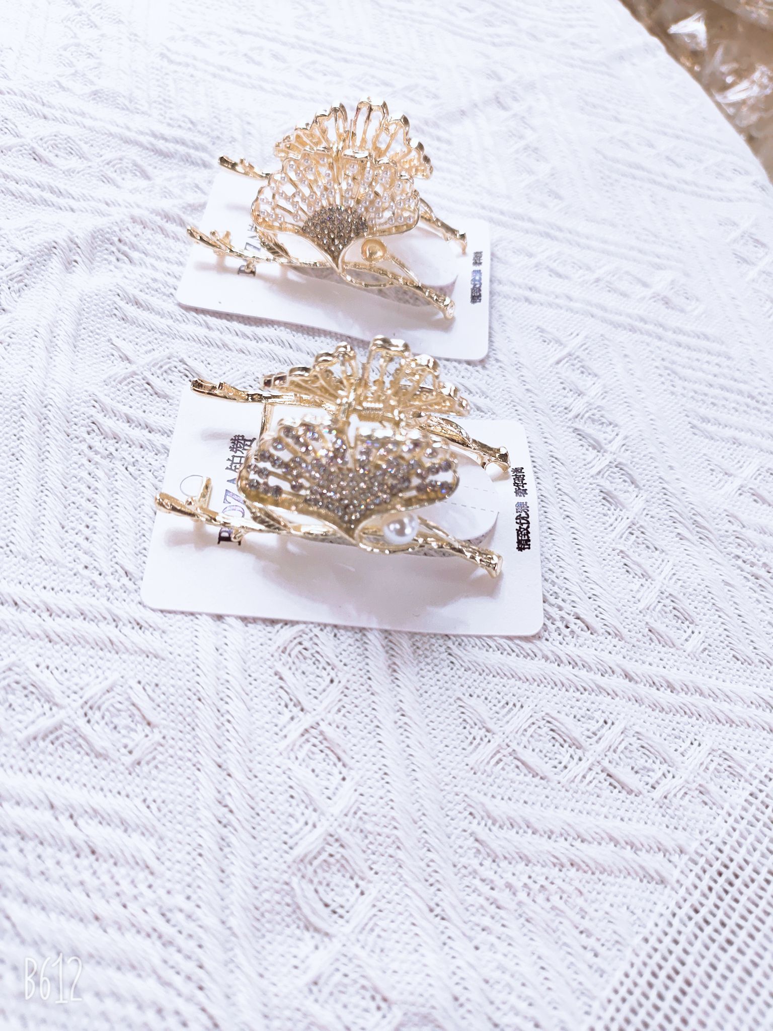 Ginkgo biloba leaf 5 cm full diamond medium-sized gripper. 12 per pack.