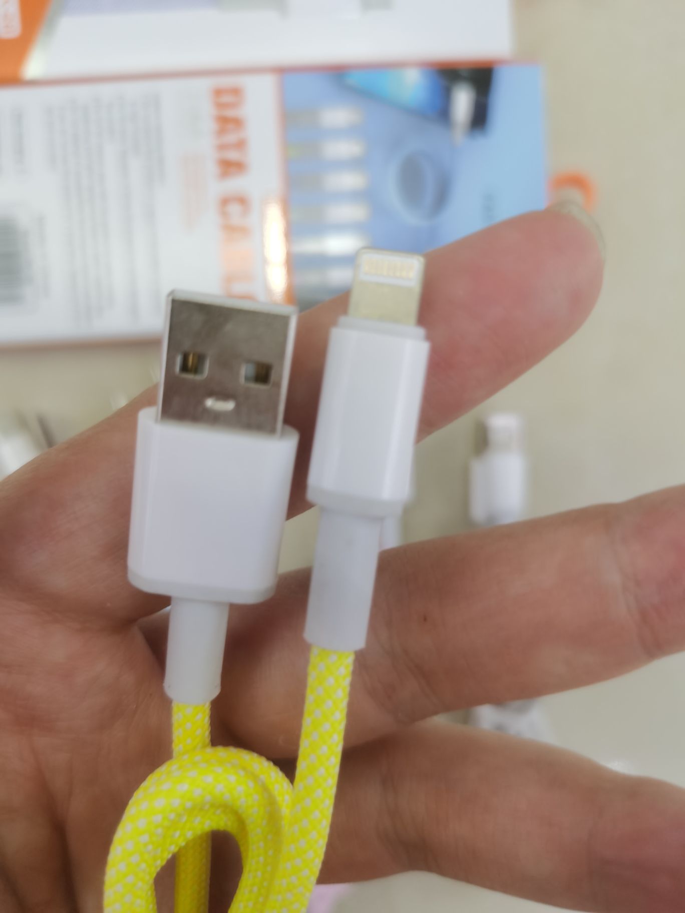 Un metro macaron trenzado cable de datos de carga rápida tres puertos detail image 3