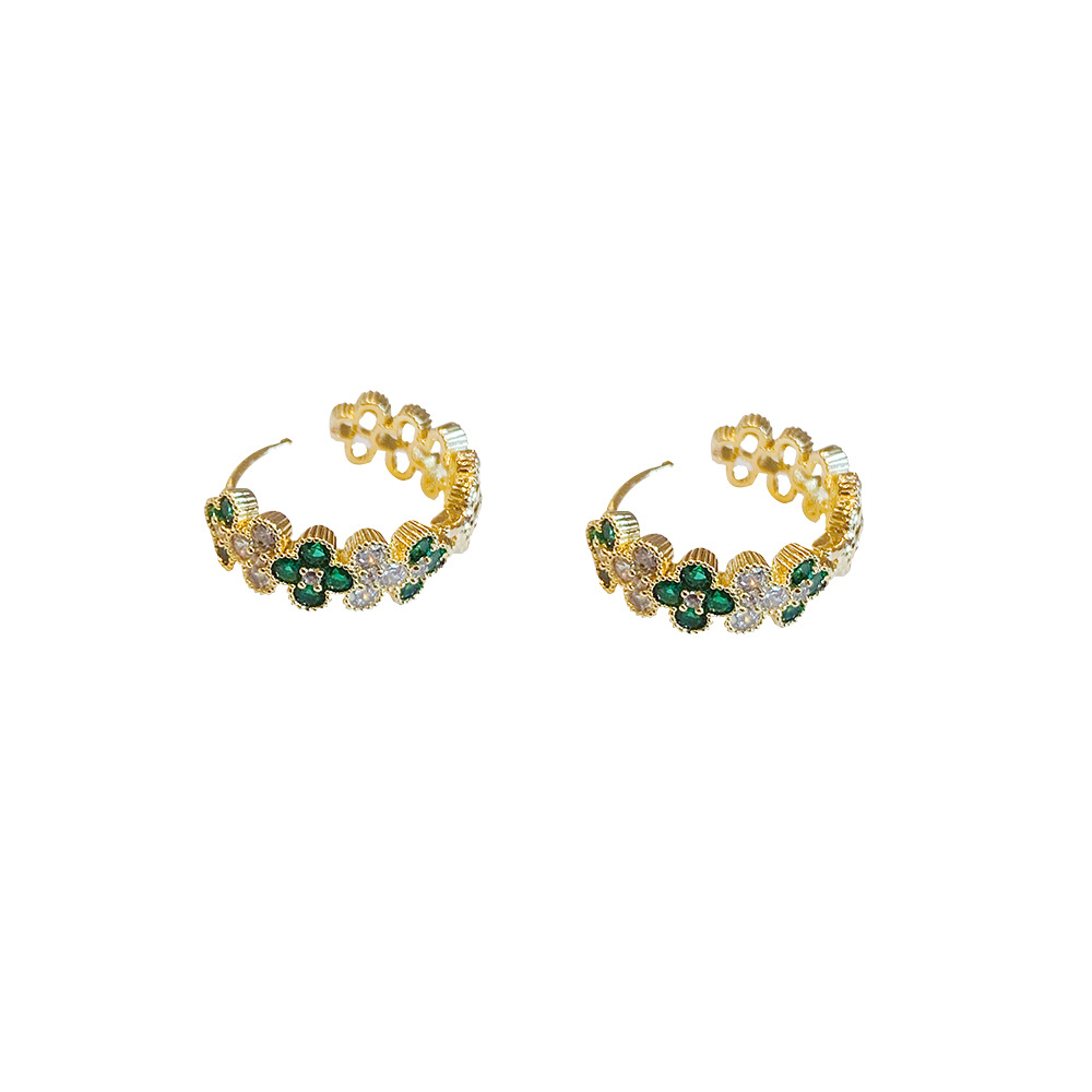 The exquisite and high-end green leaf ear loops and earrings are the same style as those in the 2022 autumn and winter live stream Application Scenario