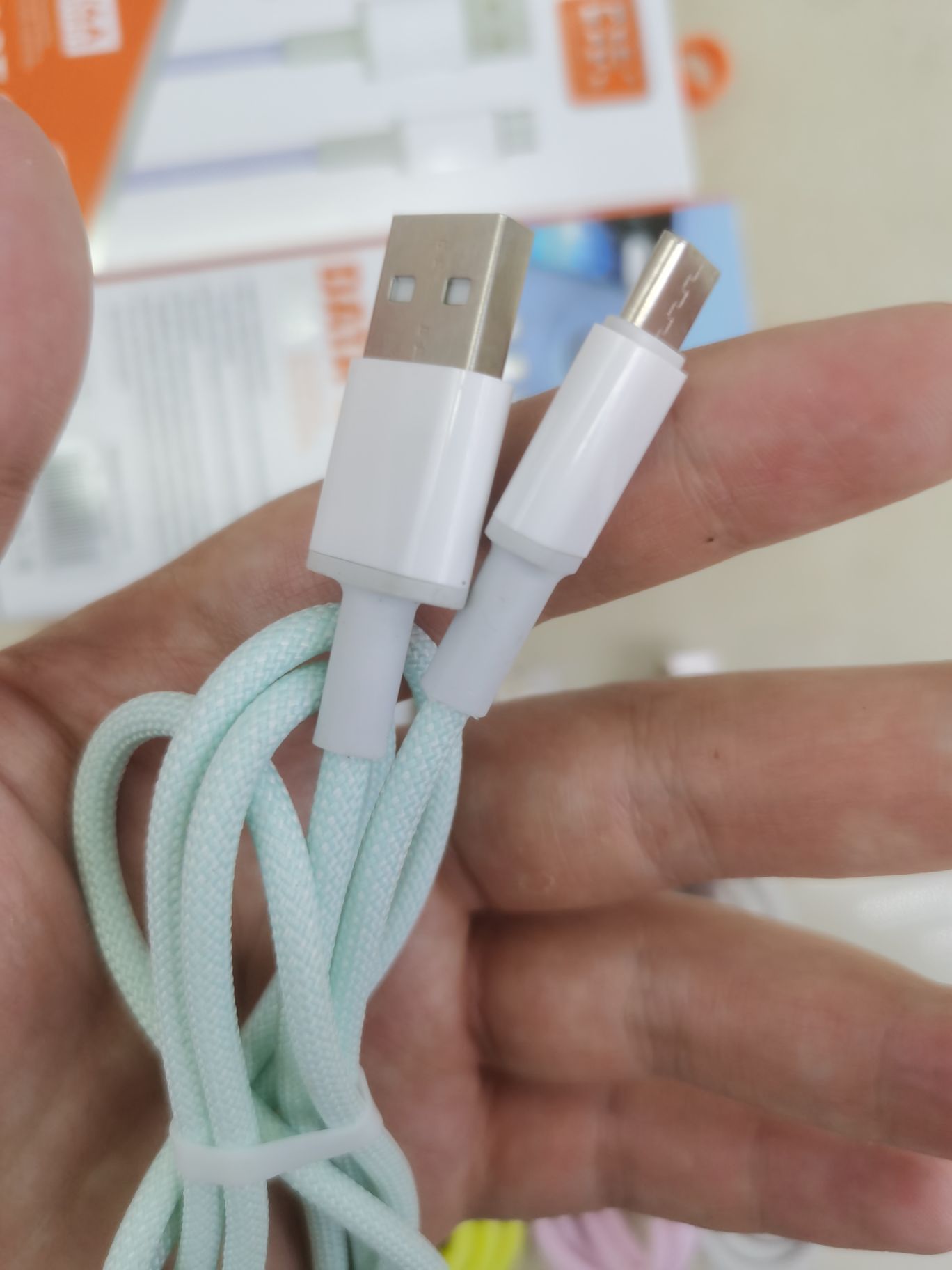 Un metro macaron trenzado cable de datos de carga rápida tres puertos Specification image