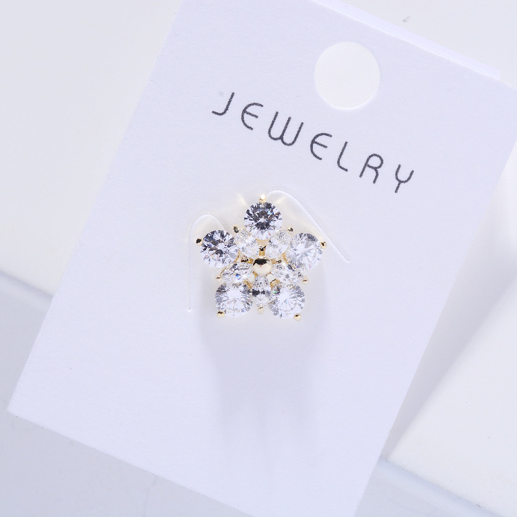 Cute little flower fashion accessories are simple, beautiful, lively and exquisite. The small brooch is full of personality and vitality. The pin clothing and accessories are trendy and new, charming and good-looking Specification image