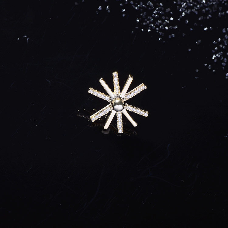 Korean fashionable, simple and personalized small brooch, creative and simple sunflower brooch, suitable for both men and women, design pin, elegant clothing and decoration, trendy new style details Picture