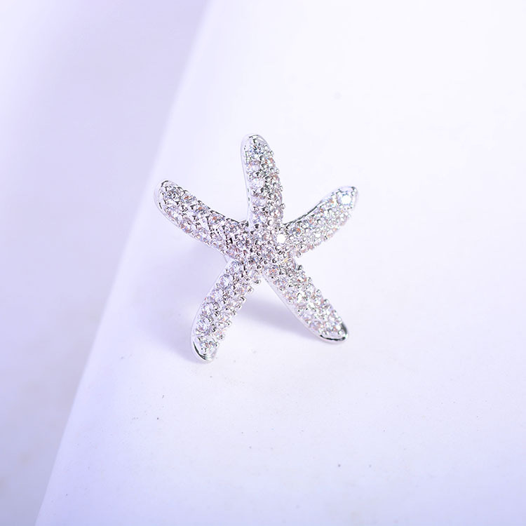 Korean-style fashionable little starfish brooch, creative, elegant, fashionable, generous, cute, and stylish. It's a classic casual small suit accessory. Korean-style trendy, slim-fitting casual zircon accessory Specification image
