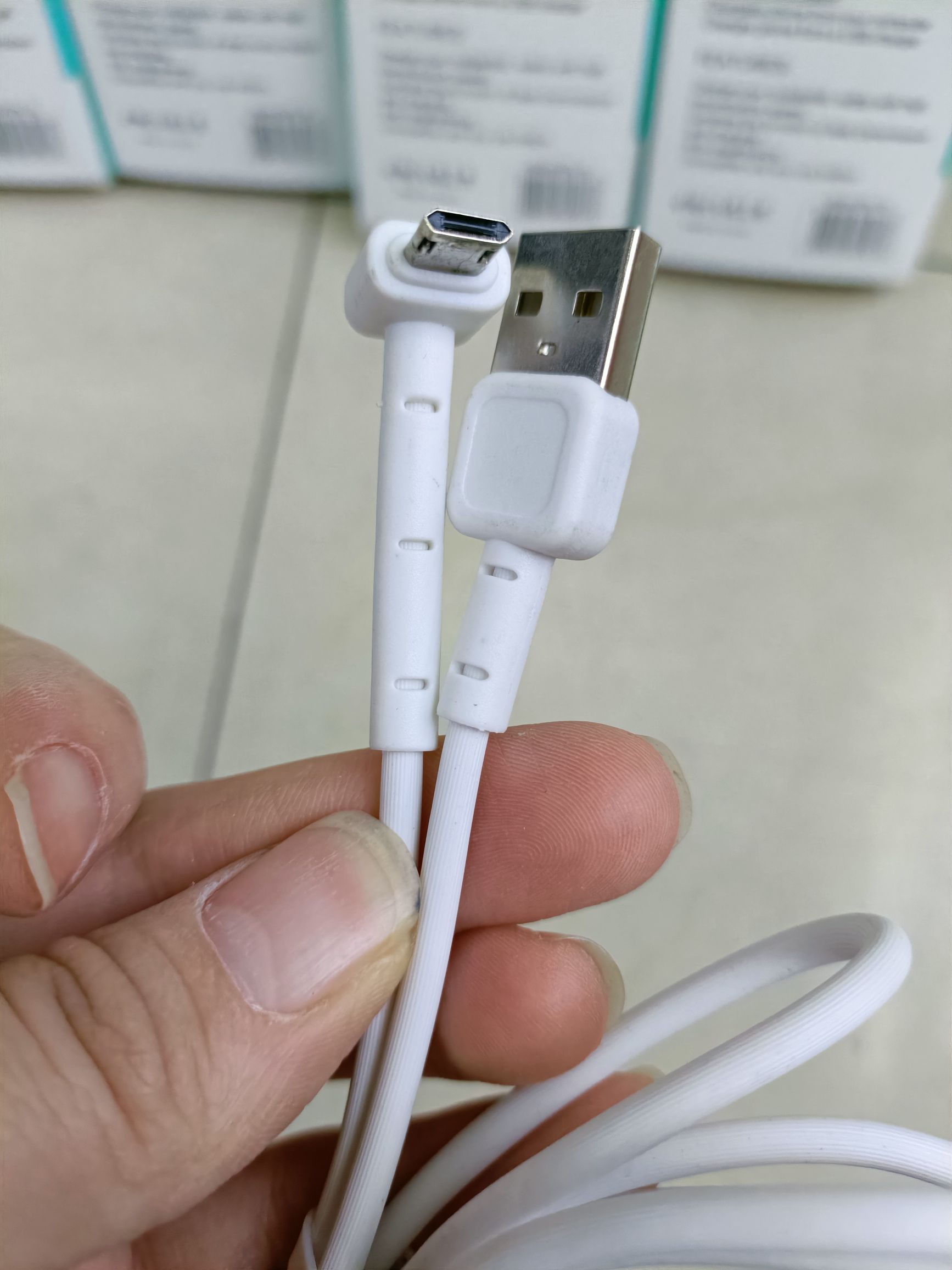 The fine-line bracket data cable comes with a built-in bracket function detail image 5