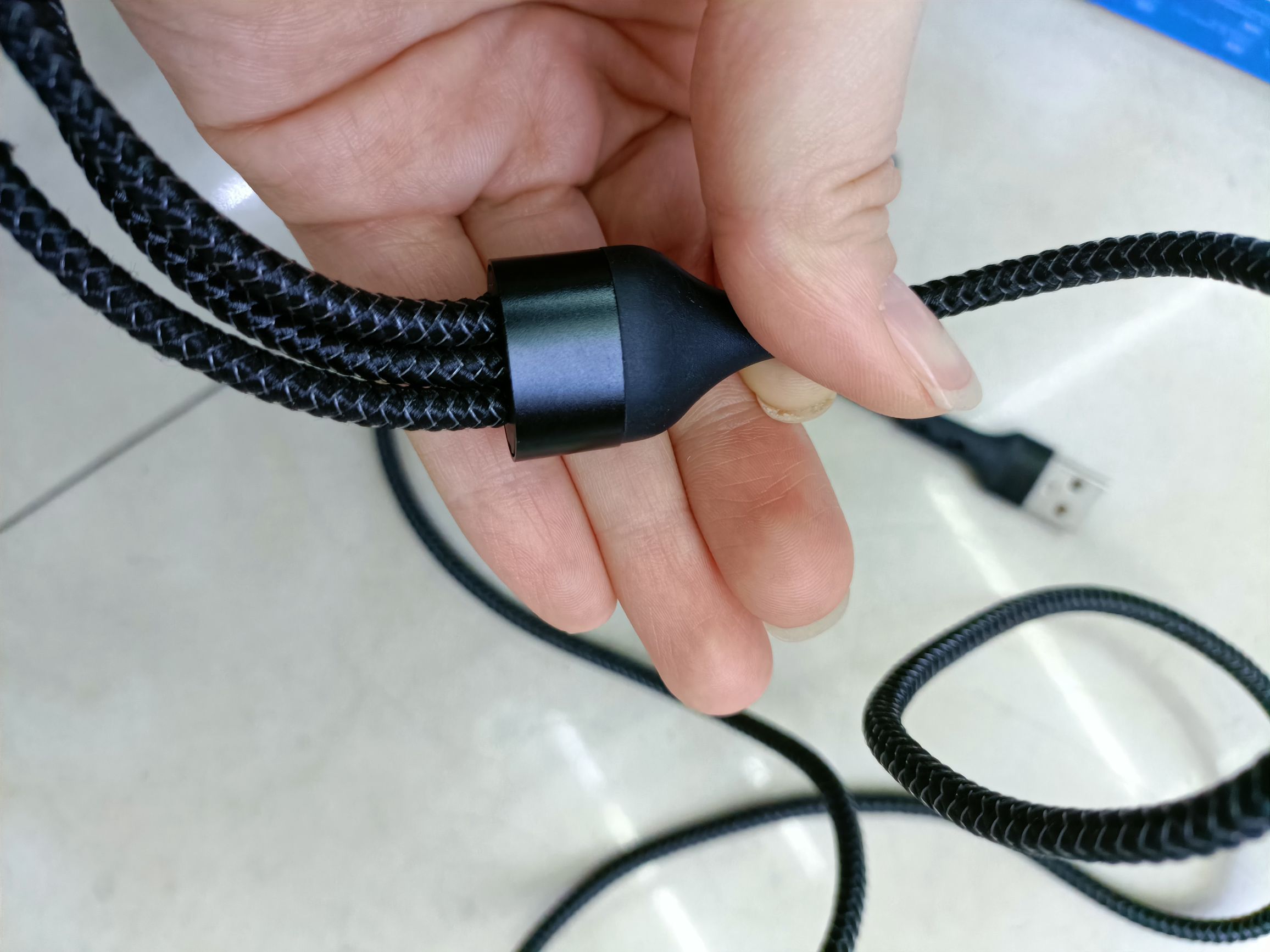 1.3-meter nylon fast charging one drag three data cables Application Scenario