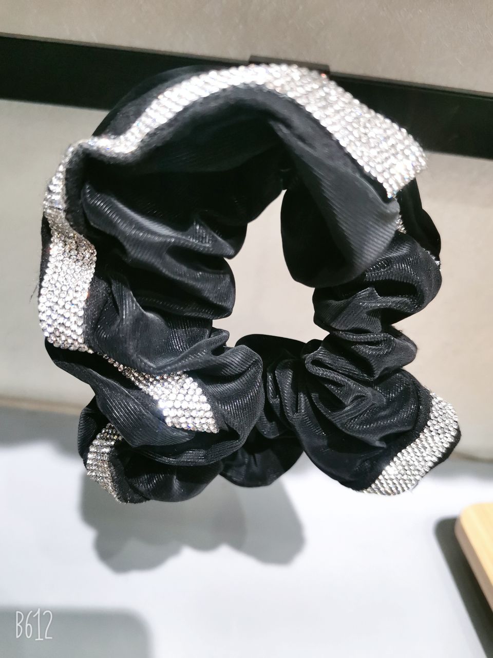 Fashionable and retro French rhinestone large intestine hair band, versatile for going out, leather band women's hair tie, elegant Korean hair tie details Picture