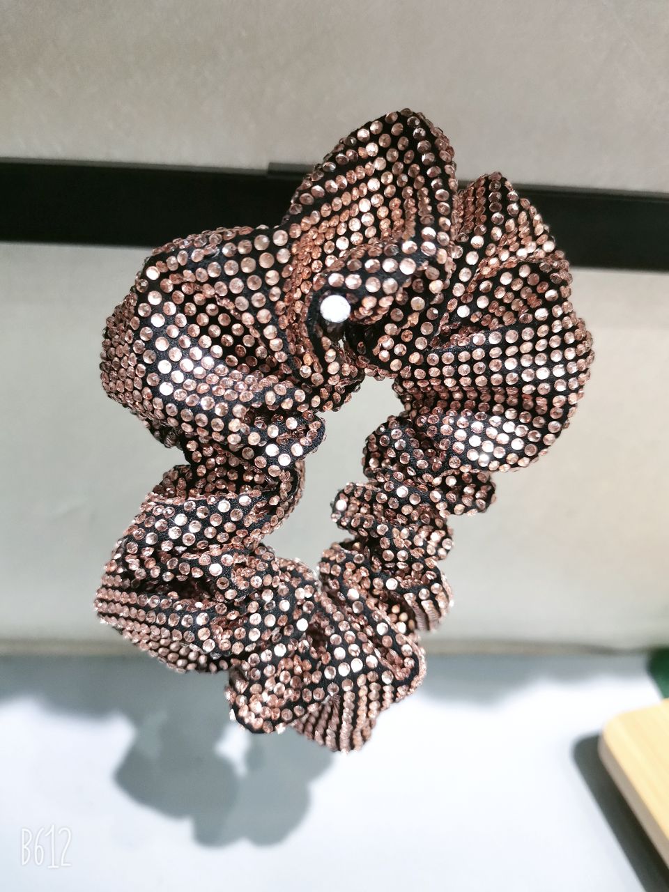 Fashionable and retro French rhinestone large intestine hair band, versatile for going out, leather band women's hair tie, elegant Korean hair tie detail image 2