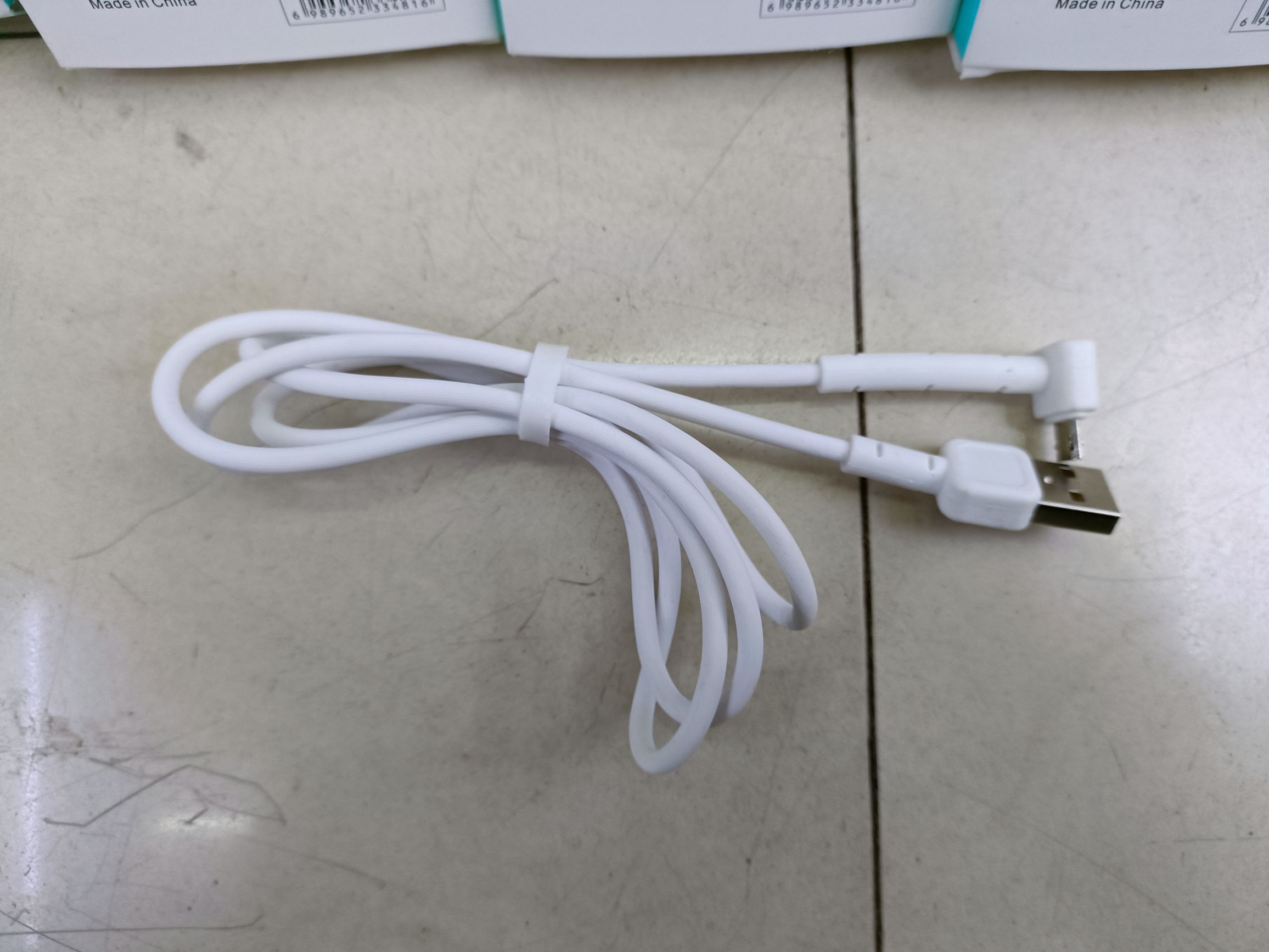 The fine-line bracket data cable comes with a built-in bracket function detail image 2