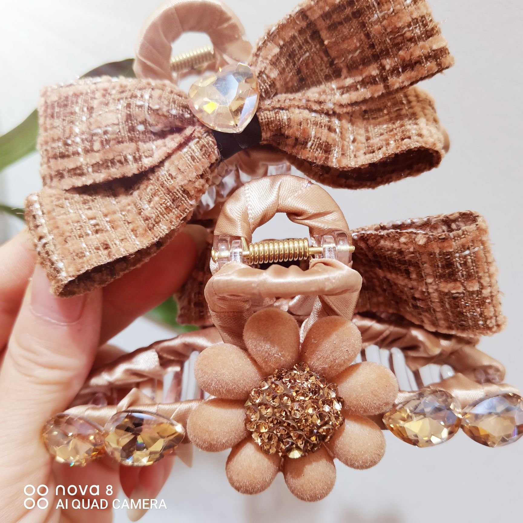 小香风时尚八半花水晶大爪