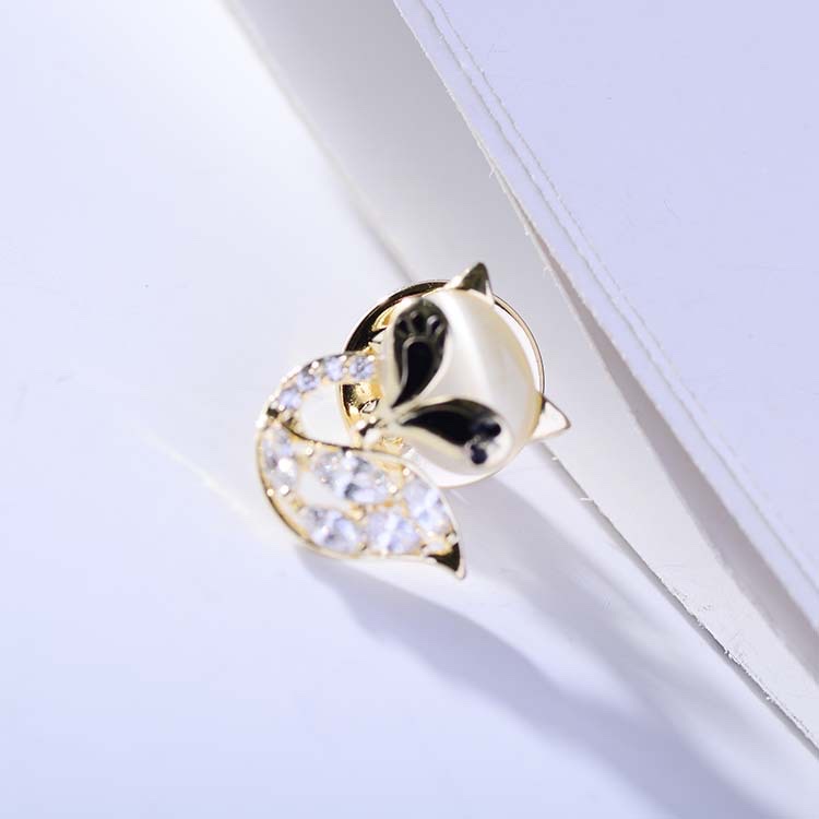 009 Korean version fashionable, elegant and cute Little fox brooch, creative, individual, fashionable and simple. Women's brooch in stock, cute, fresh, elegant and versatile details Picture