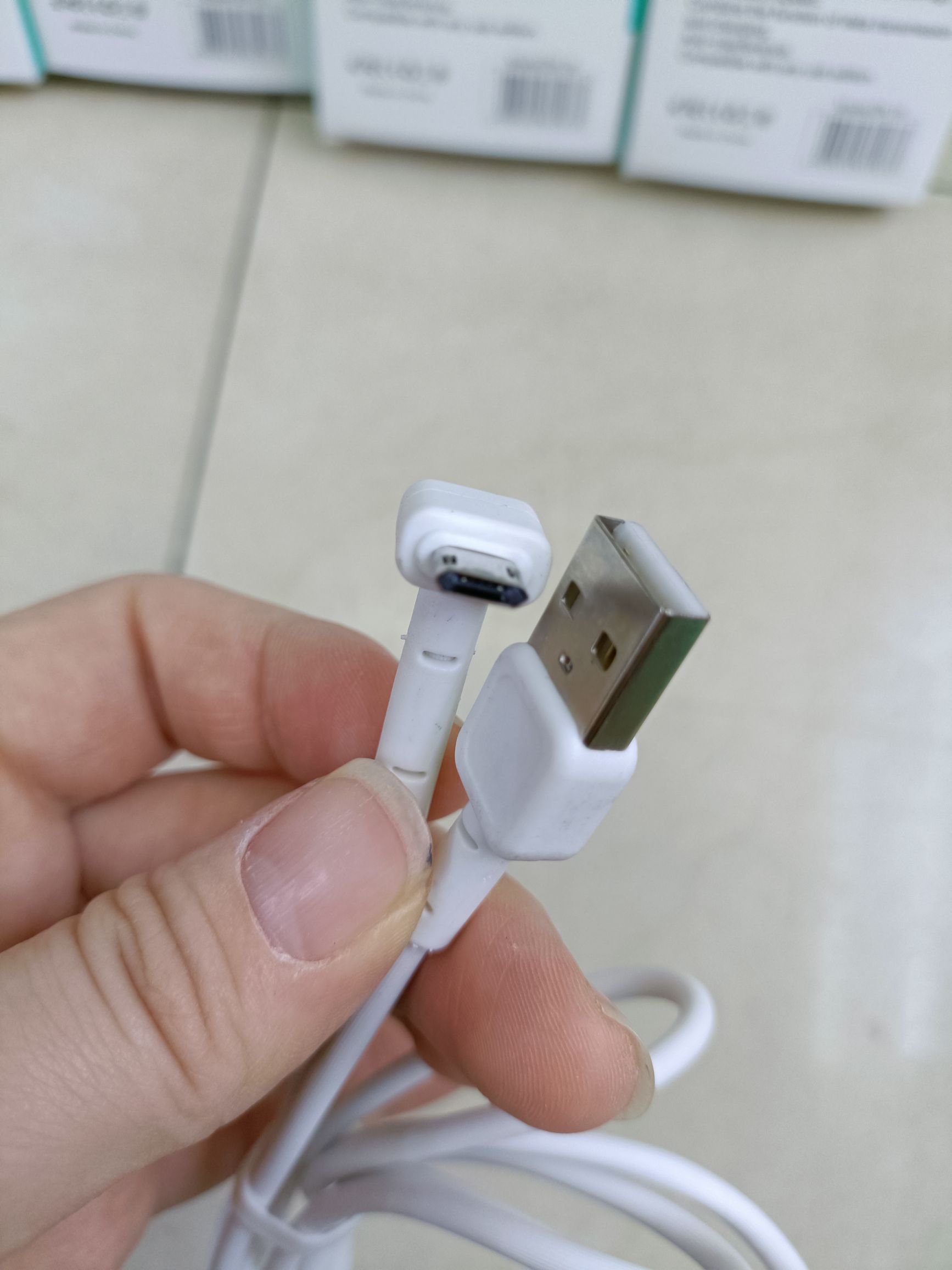 The fine-line bracket data cable comes with a built-in bracket function detail image 4